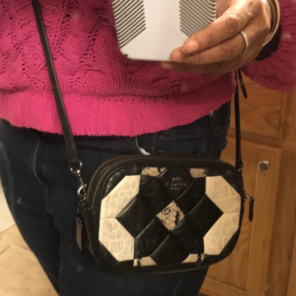 Cute black/cream Coach Canyon Quilt crossbody!😍 - Picture 3 of 8